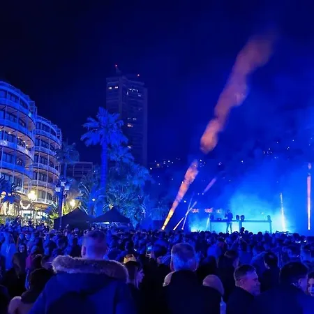 Hyper Et Calme, A 5 Metres De Monaco